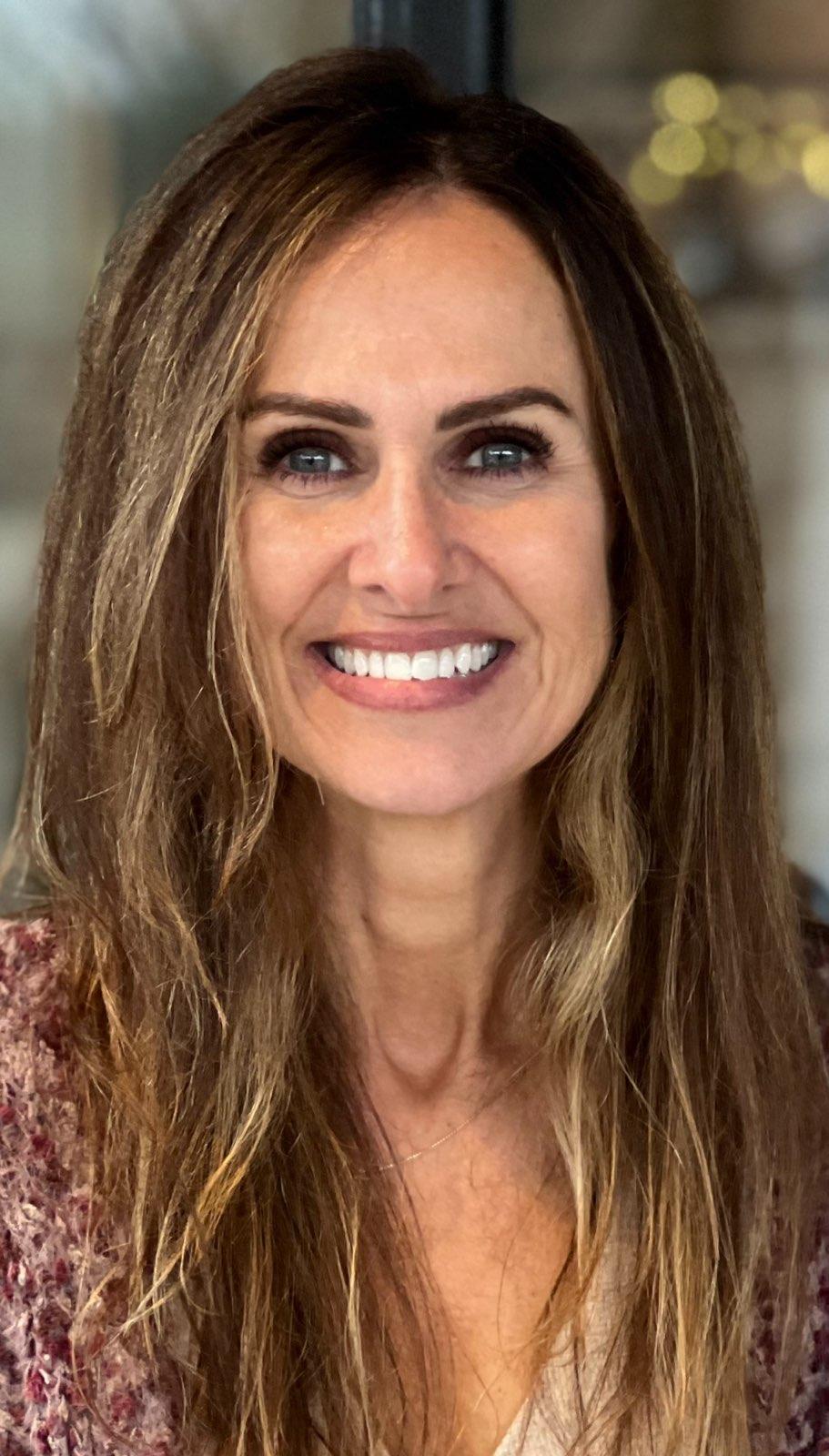 kelly_green_jones_carebykelly_callout